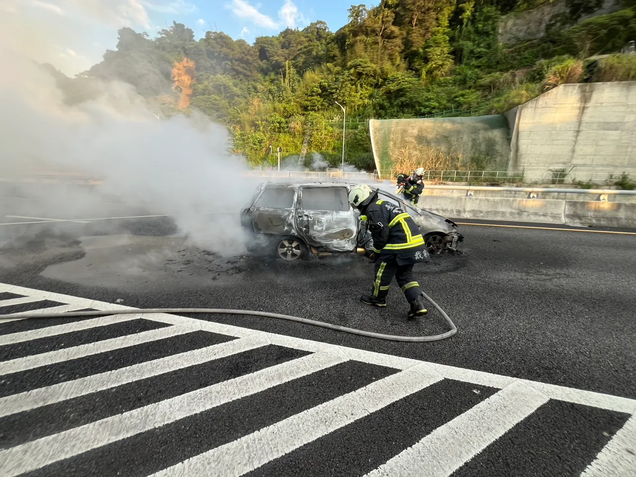 火烧车地点位于国4东向20K处。民众提供