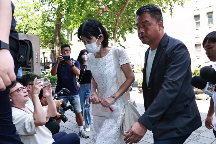 柯文哲今日點頭同意交保，陳佩琪上午抵達北院替丈夫辦保。彭欣偉攝