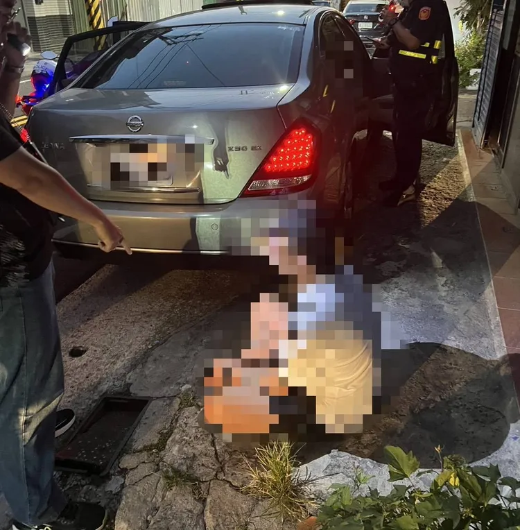 警方逮捕吳姓車手，並在車內起獲毒品。民眾提供