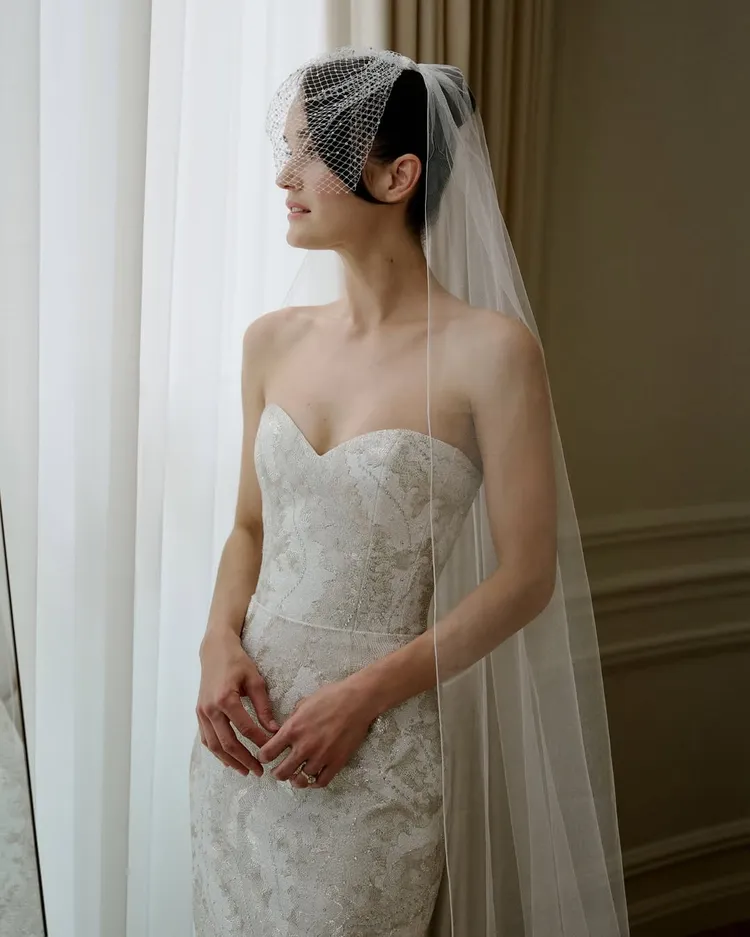 凱特哈里森選穿經典白色禮服，散發優雅氣質。翻攝Chloë Grace Moretz IG