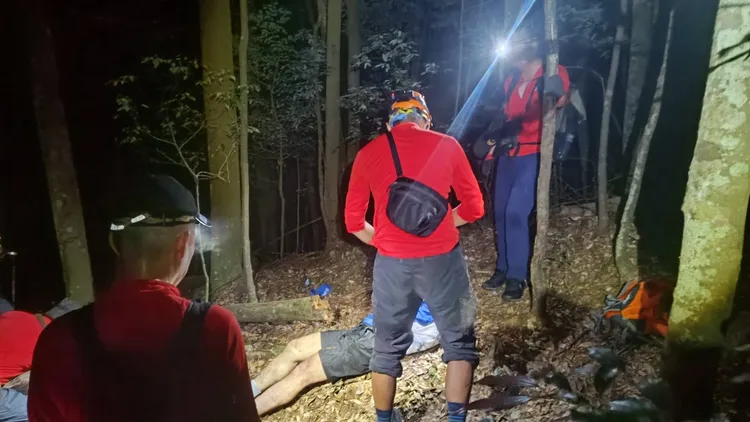 消防人員昨晚接觸到邱國志，發現他己明顯死亡。民眾提供