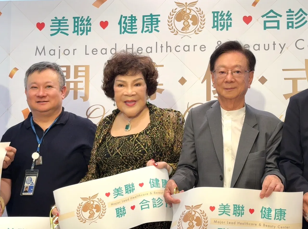 阿姑获邀担任嘉宾,左为宣昶有、右为宣明智。李朝永提供