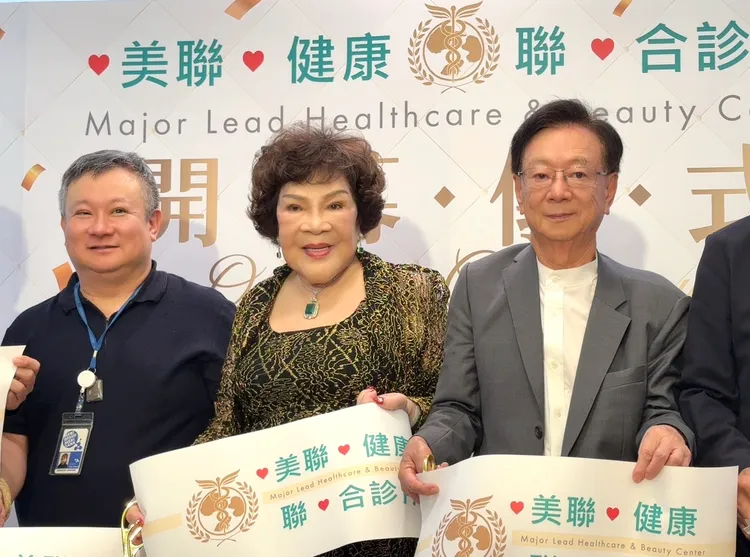 阿姑獲邀擔任嘉賓，左為宣昶有、右為宣明智。李朝永提供