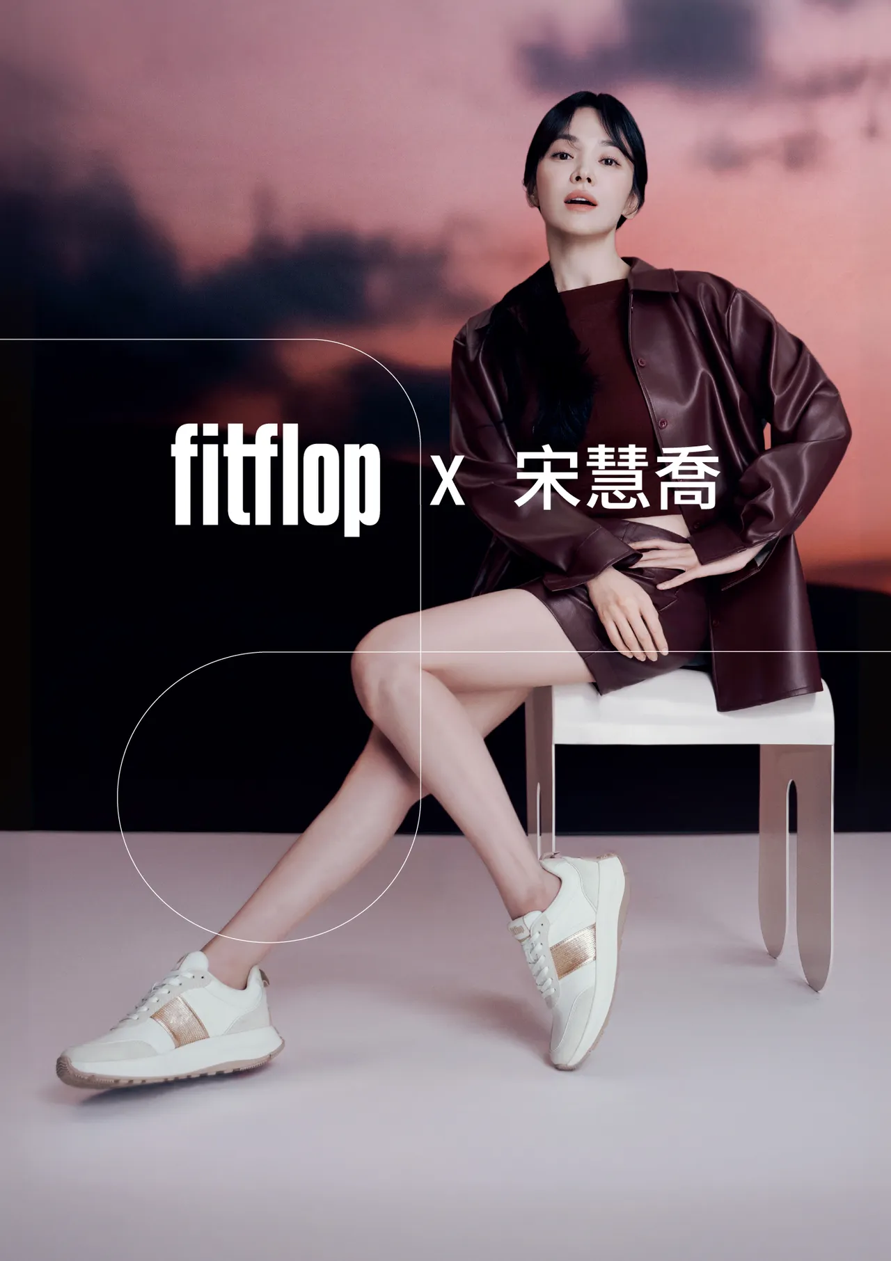 宋慧乔穿著FitFlop F-MODE FLOW亮片装饰厚底休闲鞋,6550元。品牌提供
