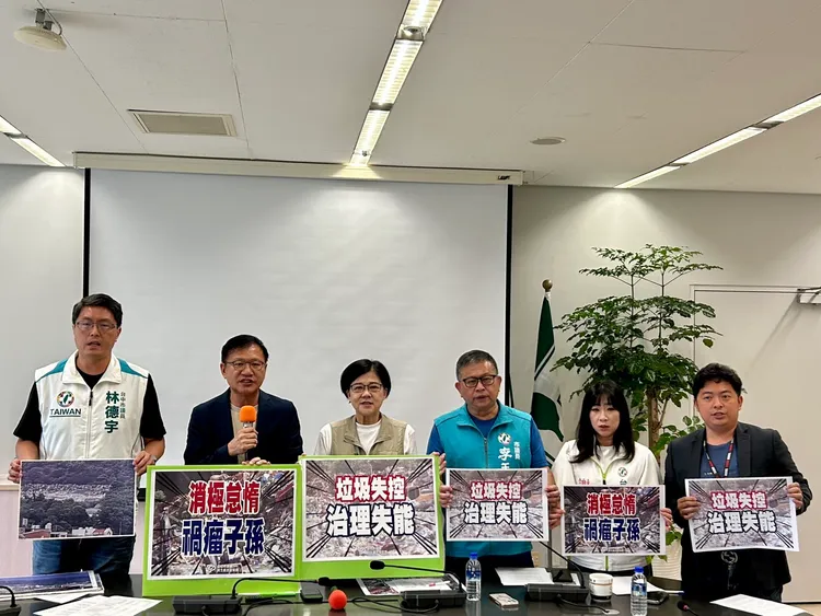 民進黨市議員中市府加速文山焚化廠汰換時程，補足焚化能量，並提出前中期垃圾去化計畫。民進黨團提供