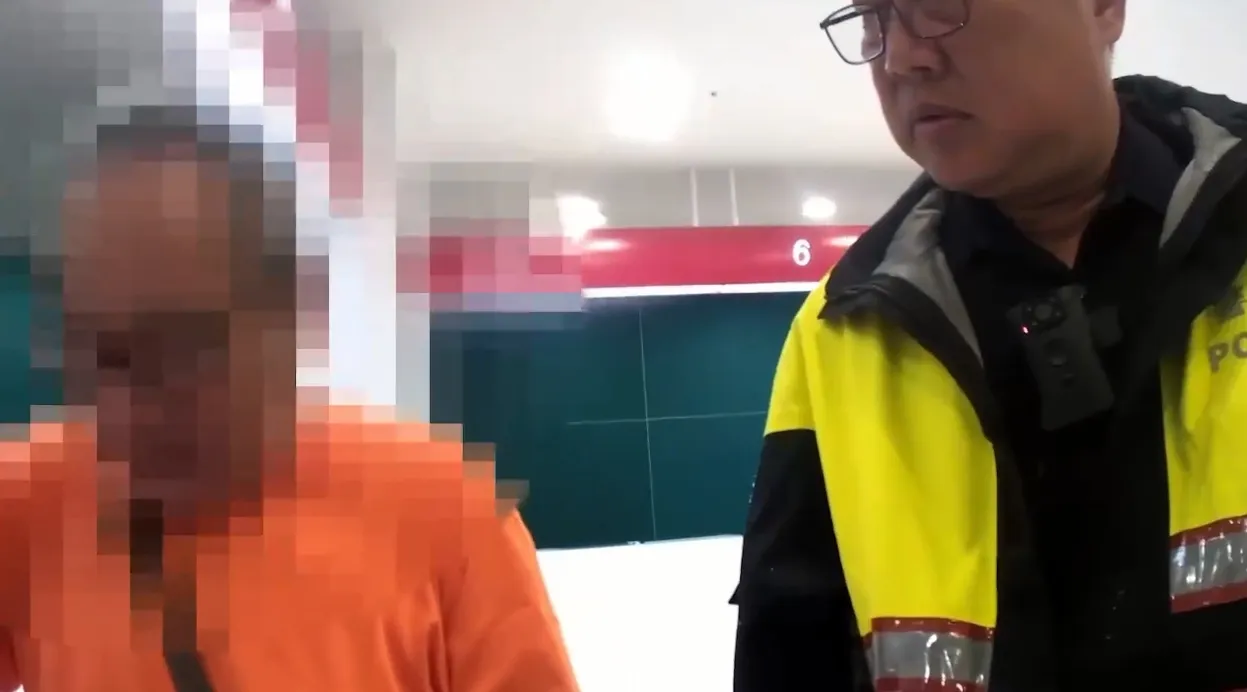 员警到场劝阻。警方提供