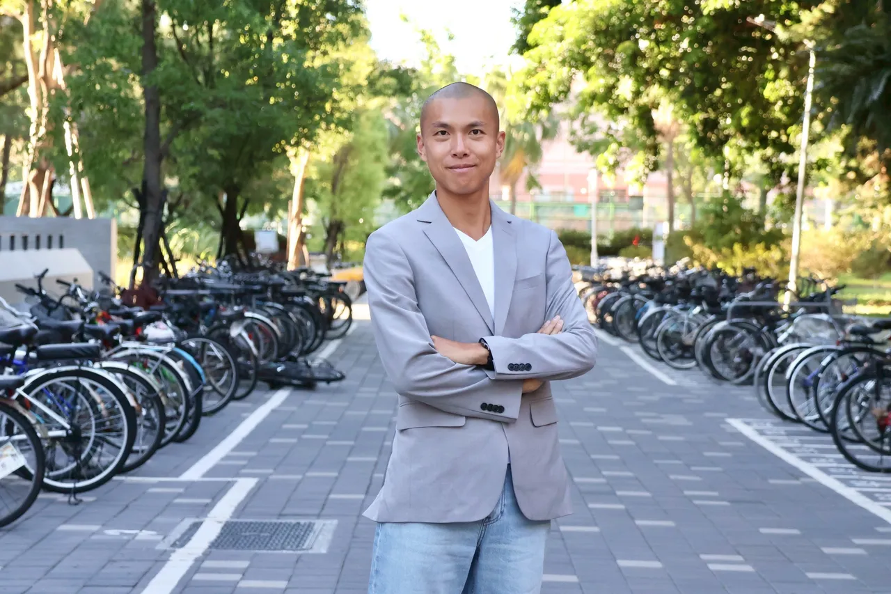 李翰暄創立「地平線整合運動健康平台」,將運動與ESG結合,為企業打造健康服務,也替運動員開創收入模式。並強調無論馬拉松或戈壁挑戰,團隊能量才是跑步最珍貴的價值。莊宗達攝