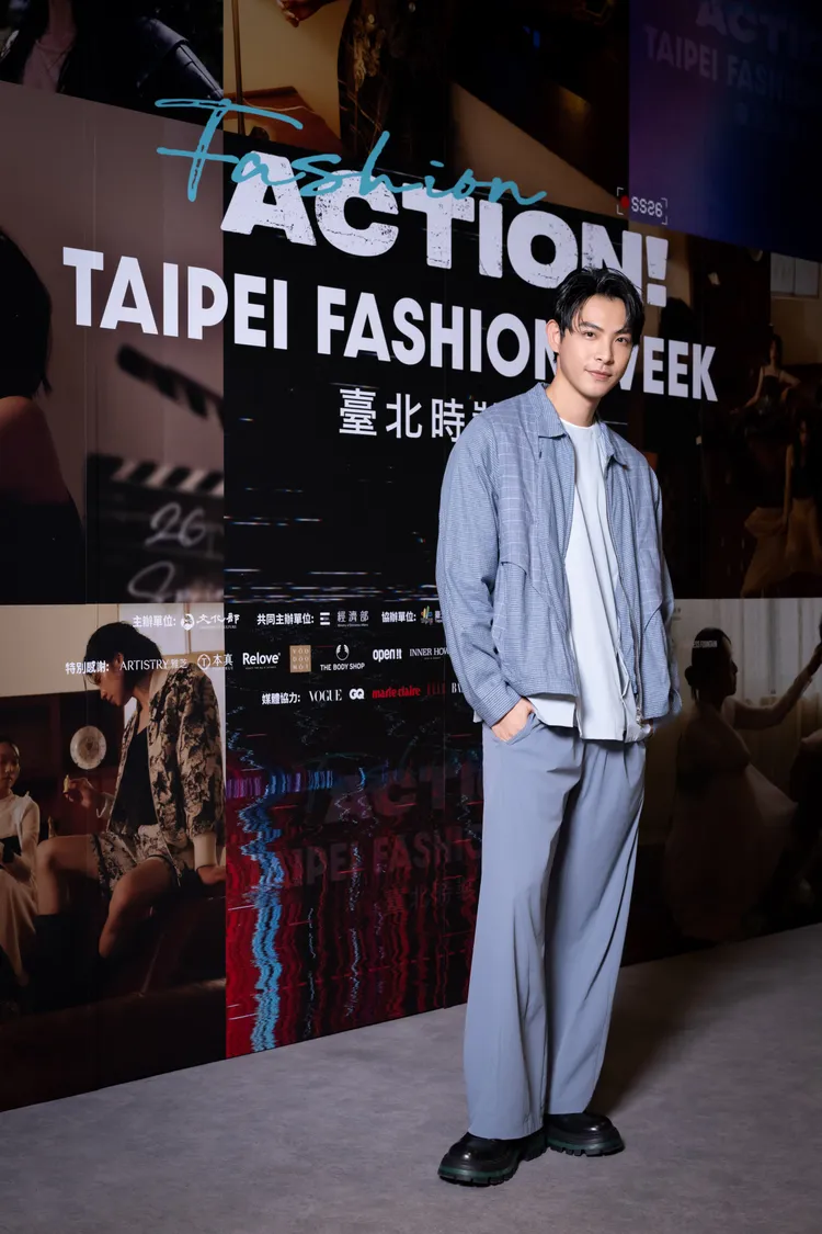 連晨翔以oqLiq藍色套裝演繹休閒時髦樣。台北時裝周提供