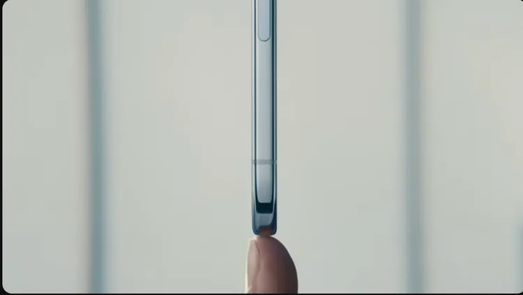 強調僅有5.6mm厚度機身，並使用鈦金屬材質打造。Apple發表會