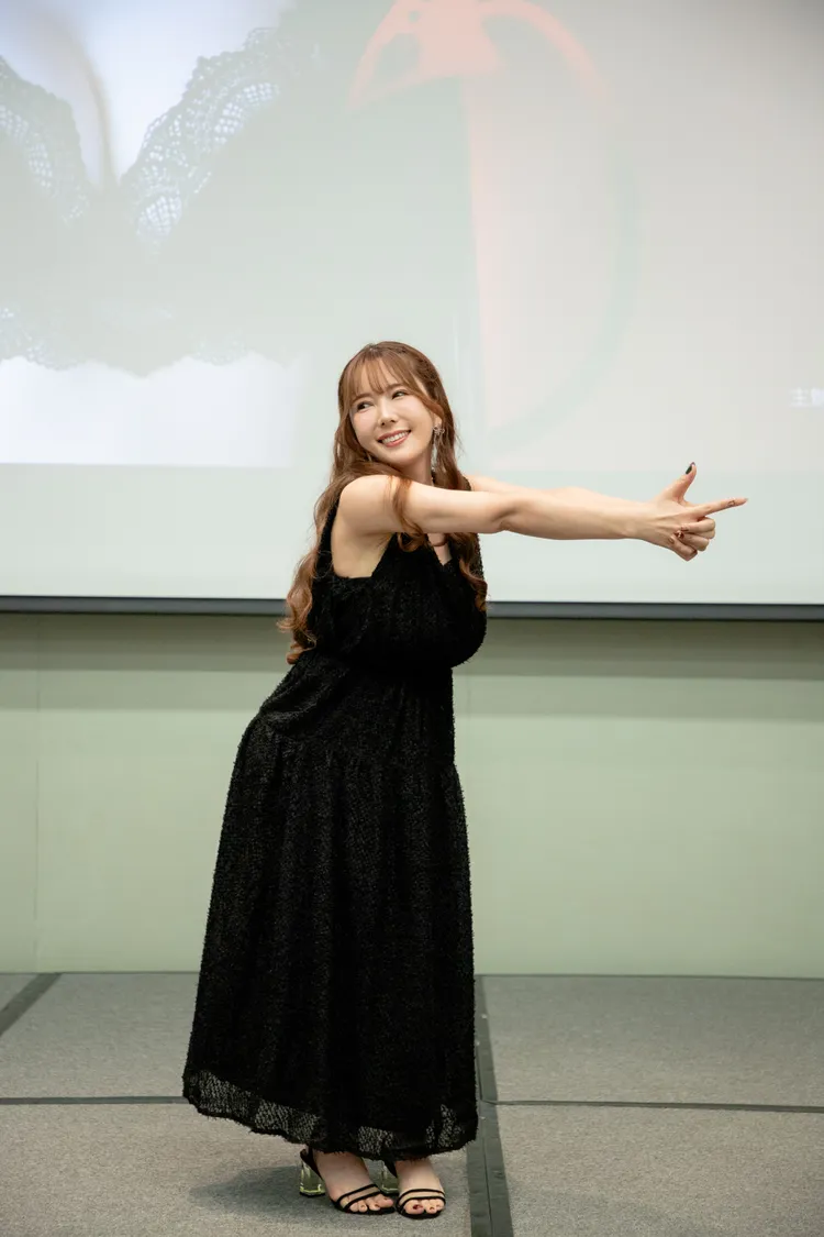 波多野結衣化身惡魔導師，誇台灣粉絲體力很好。勁維肯創意提供