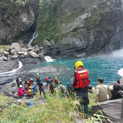 外籍生群游屏东玛家乡沙拉湾瀑布 20岁印尼男溺毙