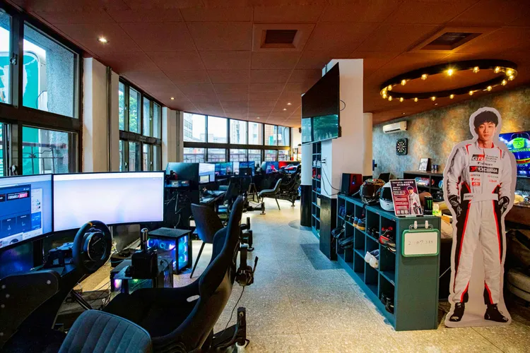 台北凱達大飯店「飆速T1」住房專案，主打沉浸式賽車體驗，TopTime距離凱達飯店僅需步行1分鐘，旅客入住後即可輕鬆展開賽車體驗，盡情奔馳世界各國賽道。台北凱達大飯店提供