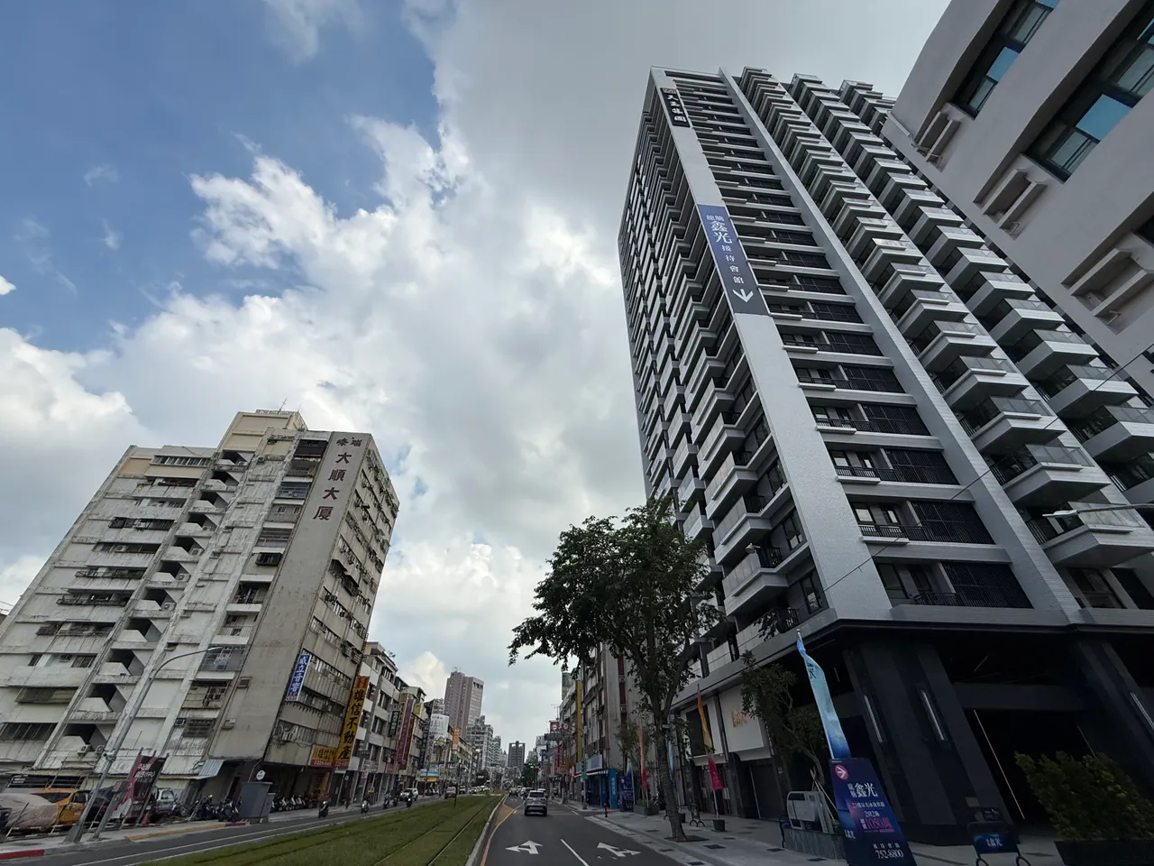 大顺路沿线出现3字头广告价,在区段属相对便宜行情,主因是建案属新成屋。叶家铭摄
