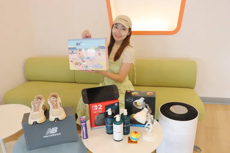 「9.9超級購物節」首度將活動延長兩日至9月11日，刷國泰世華蝦皮購物聯名卡最高享25%蝦幣回饋。蝦皮購物提供