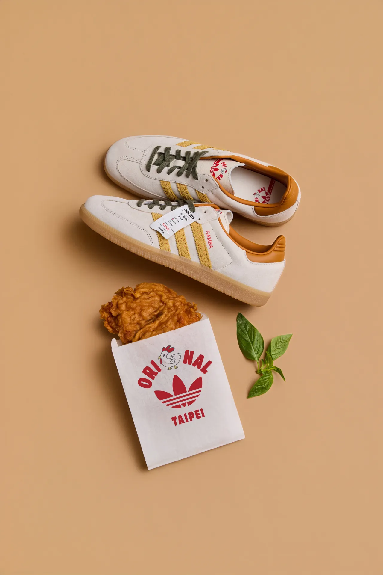 adidas Originals鸡排限定SAMBA OG,3890元。品牌提供