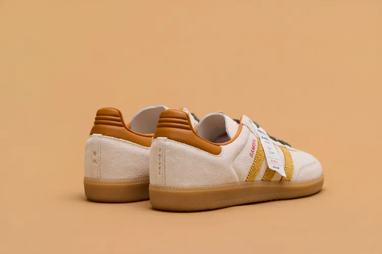 後跟的橘色皮革則象徵雞排酥脆金黃的誘人色澤。品牌提供