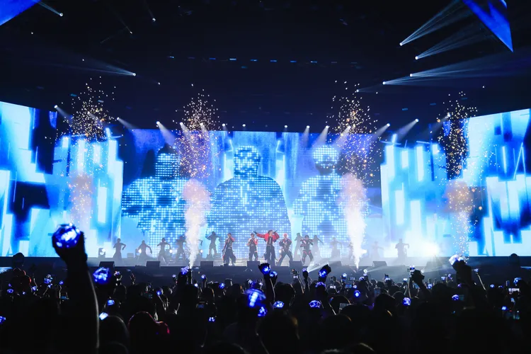 Energy演唱會舞台巧思眾多，滿足與各區粉絲近距離互動。相信音樂提供
