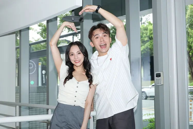 熊熊（右）一定要生第2胎，力勸黃豪平生子女。節目提供