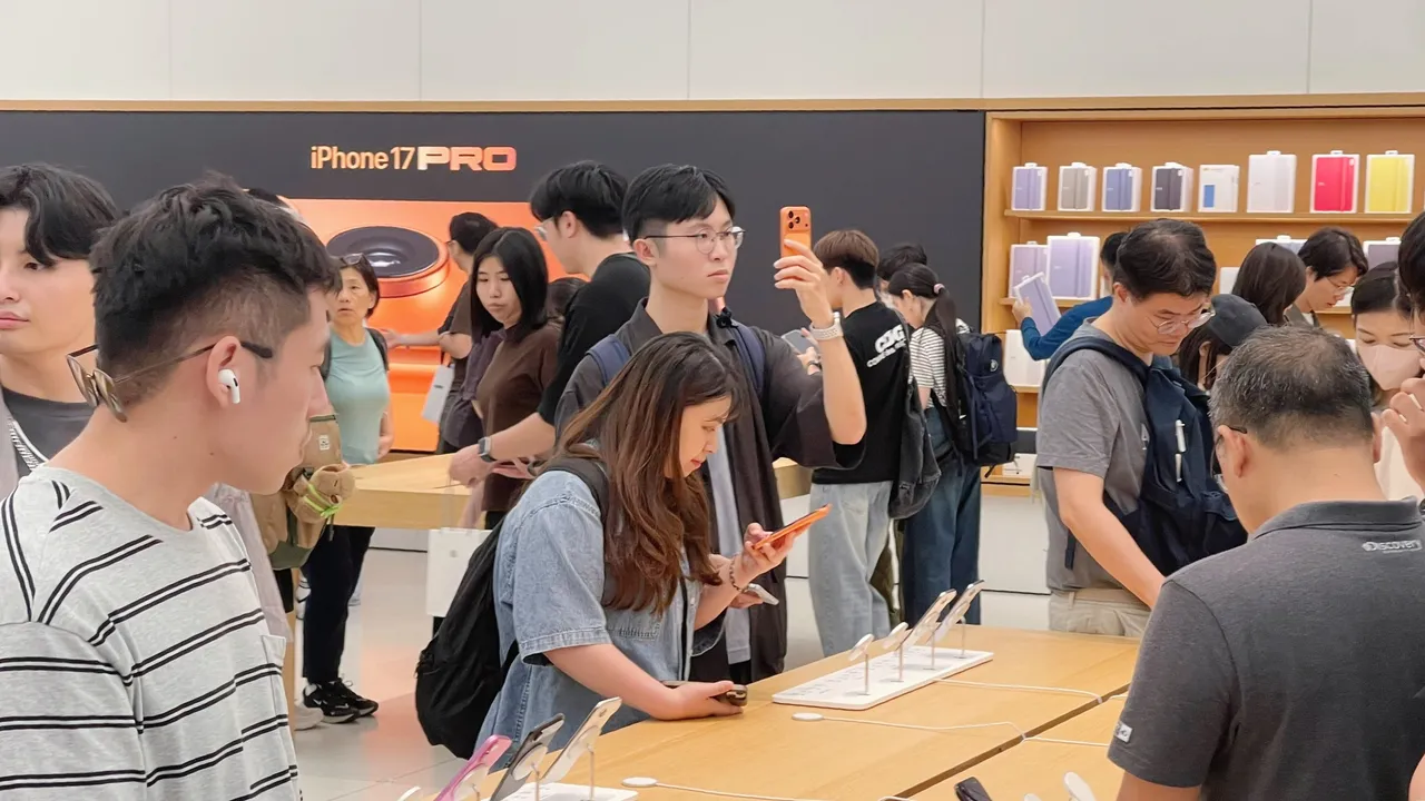 iPhone 17传出掉漆灾情 现场直击还原真相