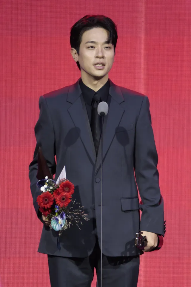 朴正民憑《戰，亂》擒最佳男配角。翻攝釜山日報