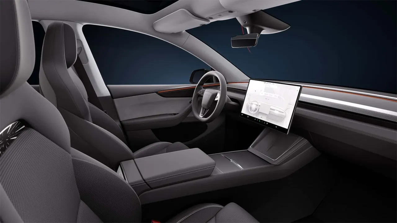 車內配備Performance車型專屬的16吋QHD中控螢幕,並搭配碳纖維飾板與專屬運動桶椅。原廠照片