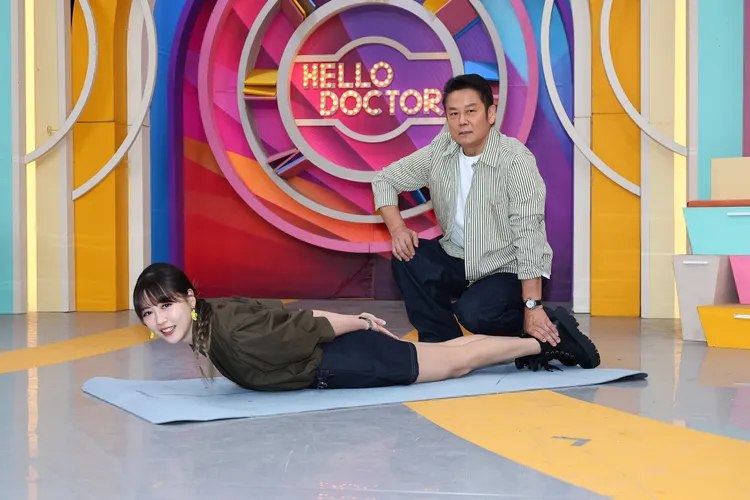 徐乃麟（右）、嚴立婷在棚內做體能訓練。彭欣偉攝