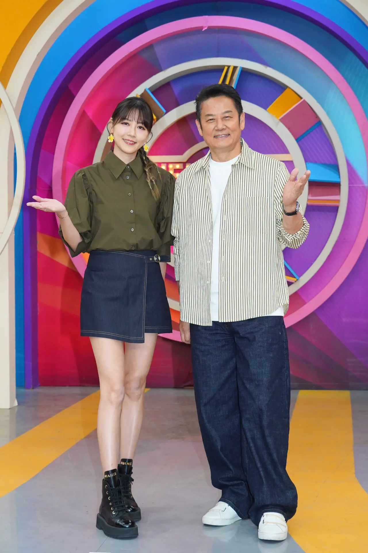 徐乃麟(右)、严立婷主持的东森《医师好辣》今天庆祝播出10周年。彭欣伟摄