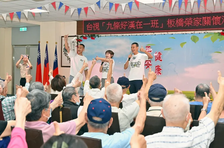 （左起）阿夫、雲朵、孫綻。台視提供