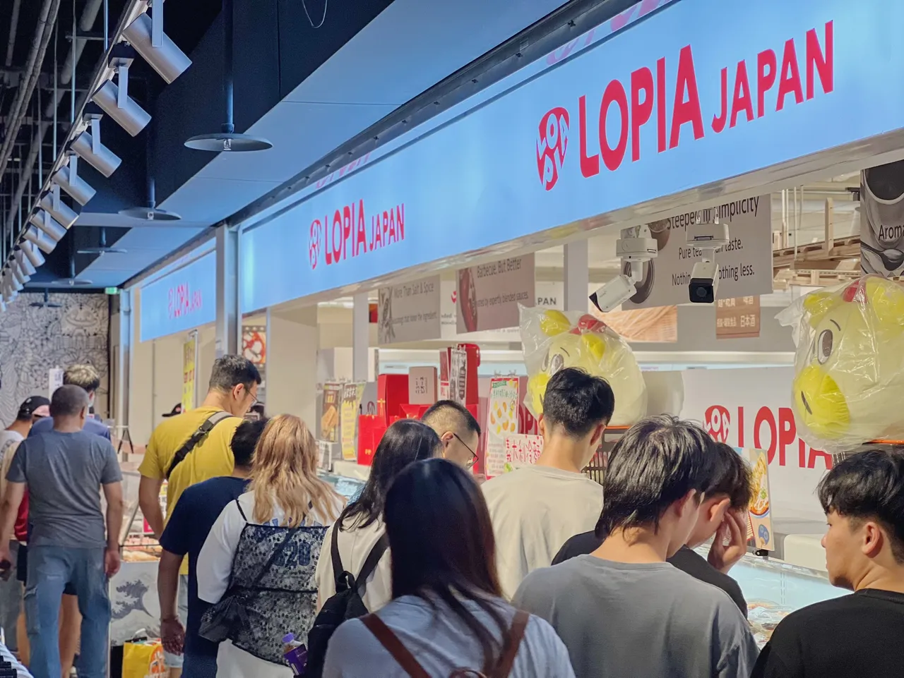 日本超市LOPIA日均涌入6000人,创下坪效全台新高。新光三越提供