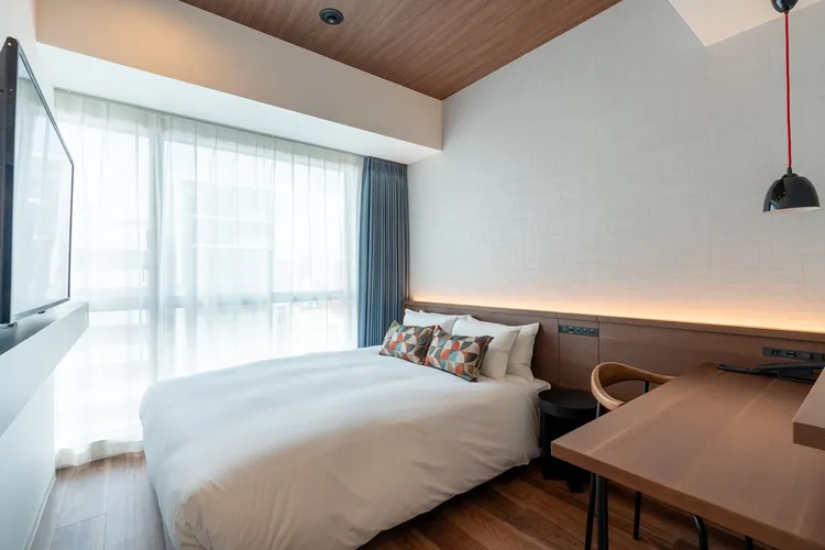 沖繩旅行入住「沖繩那霸柔婕閣酒店」，鄰近必逛國際通，每晚最低2千有找。業者提供