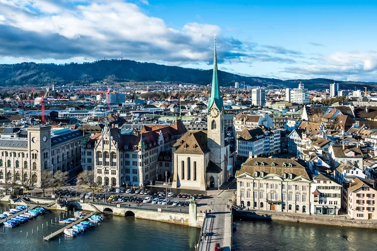 推薦全新開航的阿提哈德航空，歐洲、中東、非洲航線下殺65折，飛蘇黎世最低免2萬。業者提供