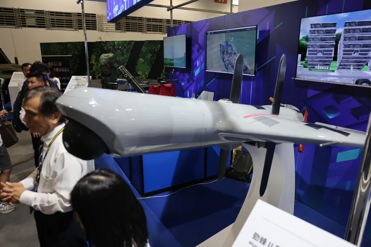 圖為勁蜂二型攻擊無人機，實則為劍翔反輻射無人機的構改型「目標影像」攻擊型。可執行長滯空機動待命、遠距離導控，與追蹤擴大打擊目標。李俊毅攝