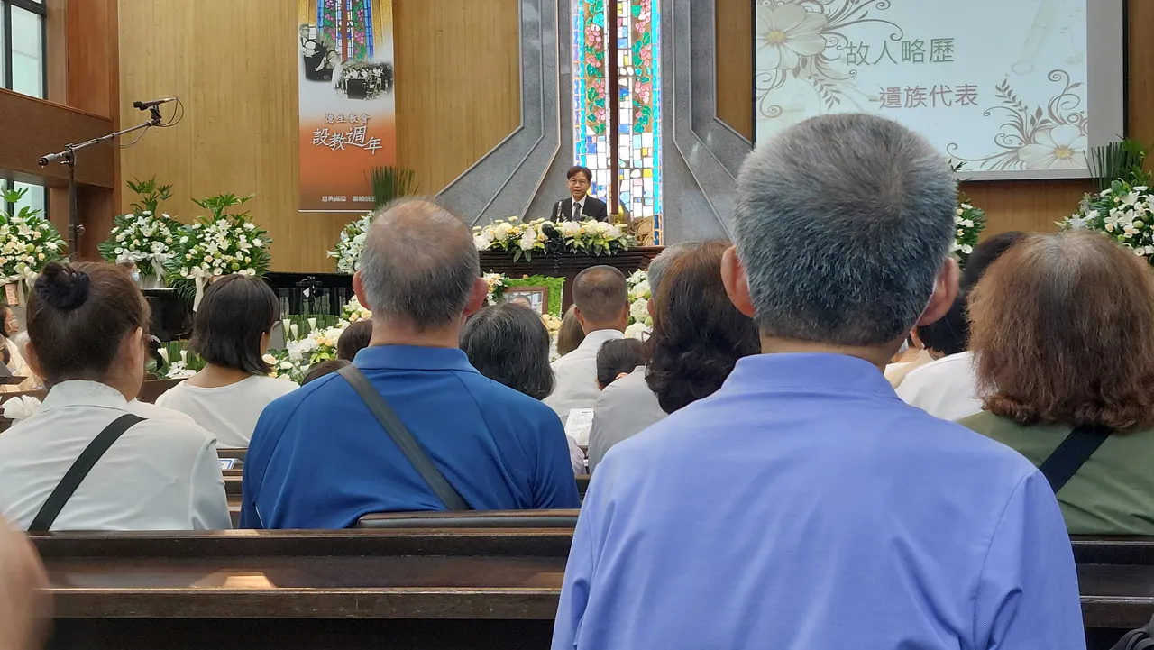 8月30日陈凯和在长老教会德生教会举办告别式,象征一个时代的结束。凃建丰摄