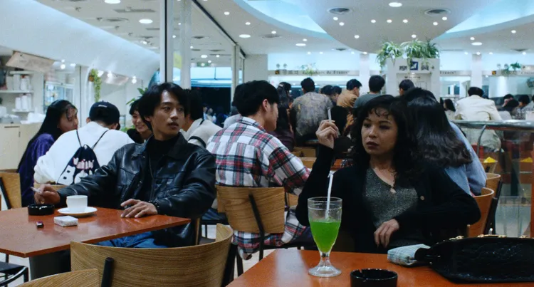 《愛情萬歲》透過極簡對白、疏離的鏡頭語言描繪都市孤寂感。國家影視聽中心提供