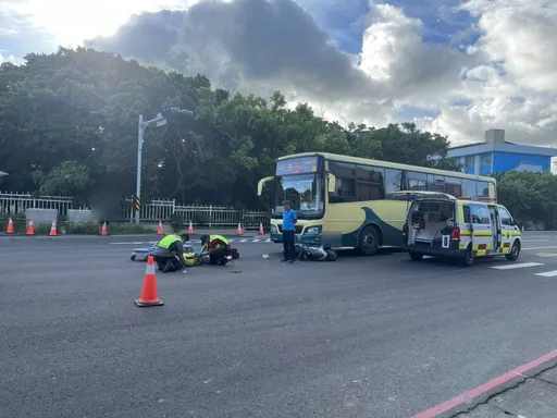 恆春大客車碰撞機車!機車騎士與乘客重傷送醫搶救