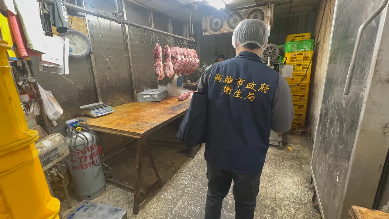 高市卫生局前往稽查,点出多达8项缺失,要求业者限期改善否则将重罚。卫生局提供