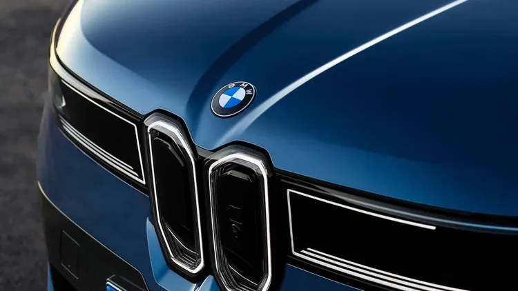 車頭採用封閉式雙腎格柵，並搭配優化空氣力學的車身比例，風阻係數壓低至0.26Cd。原廠照片