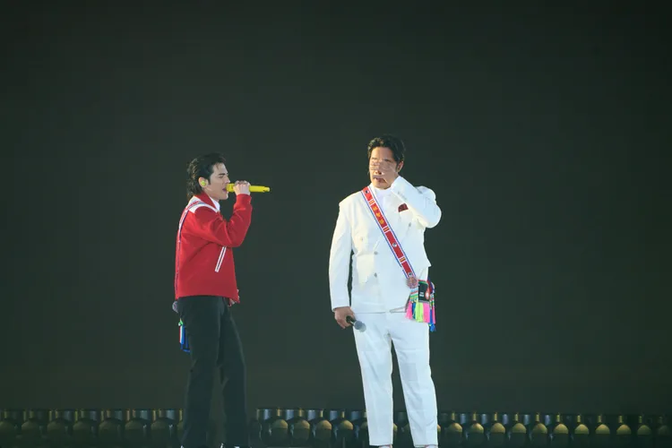 萧敬腾美声醉人　最动人一幕！唱到「大师兄」林智胜哭了