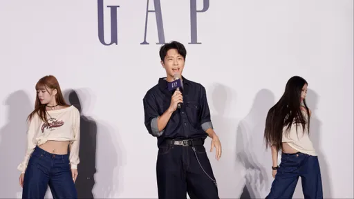 韦礼安甜赞老婆衣服「都好看」 套Gap丹宁自在当唱跳歌手