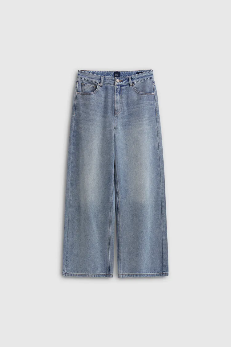 Gap淺色水洗純棉寬鬆牛仔褲，1999元。品牌提供