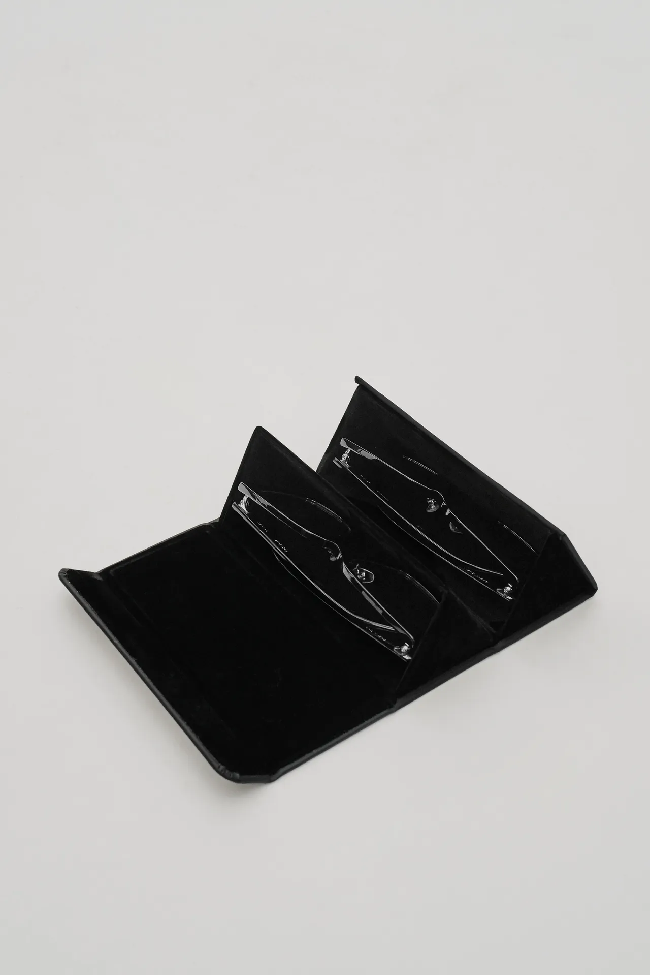 KlassiC. X CHENN CHENN「LEATHER EYEWEAR CASE」眼鏡盒,690元。品牌提供