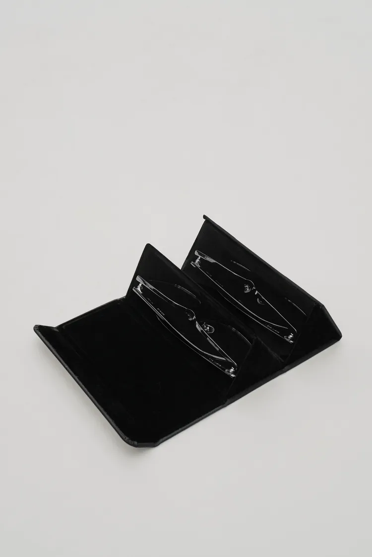 KlassiC. X CHENN CHENN「LEATHER EYEWEAR CASE」眼鏡盒，690元。品牌提供