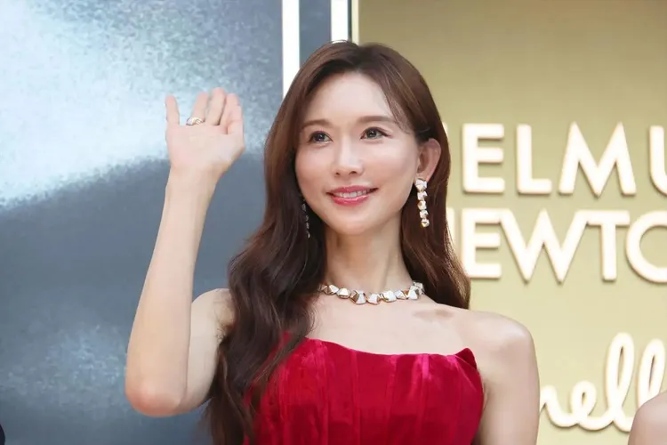 林志玲佩戴義大利珠寶Pomellato，豔光照人。翻攝MAINICHI KIREI