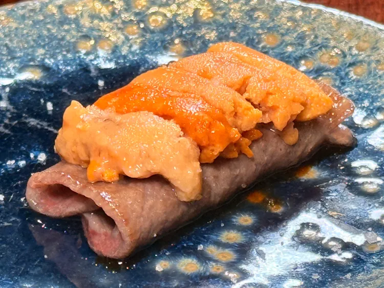 和牛海膽完成品。陳揚盛攝