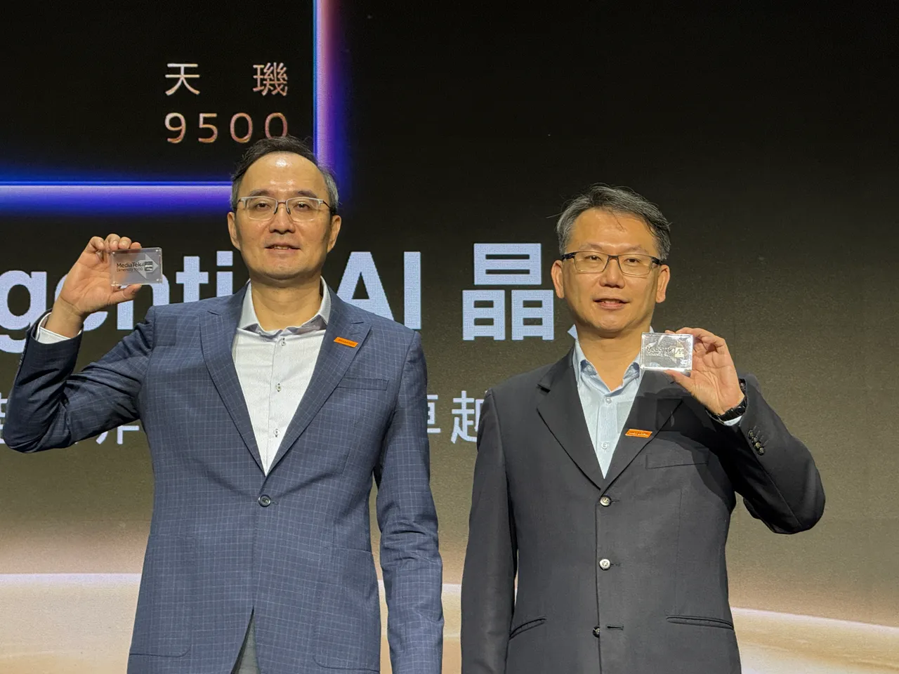 联发科技总经理暨营运长陈冠州(左)与联发科技资深副总经理徐敬全(右)。吕承哲摄