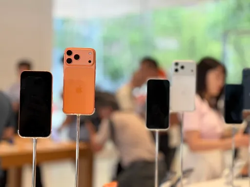 iPhone 17開賣 這位「資深果粉」連3年搶頭香!今年買這支