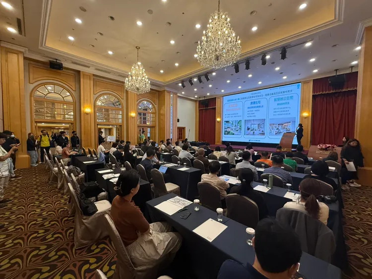 今日說明會吸引許多指標建商進場。葉家銘攝