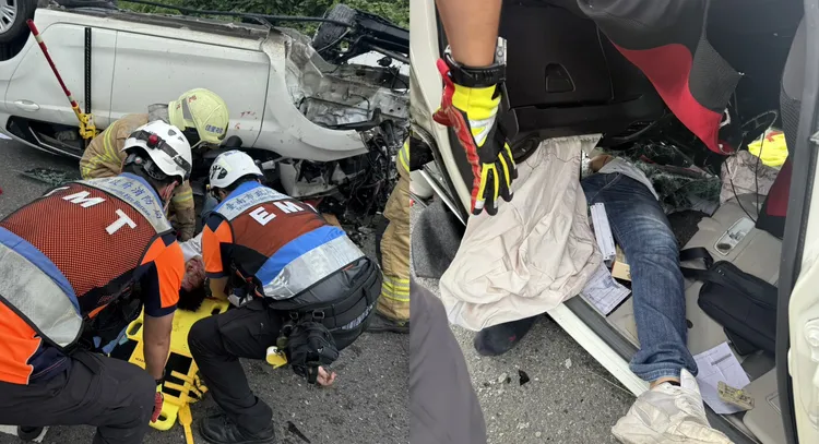 轎車車頭全爛，車輛四腳朝天，男子一度受困車中，消防人員破壞車體將人救出。民眾提供