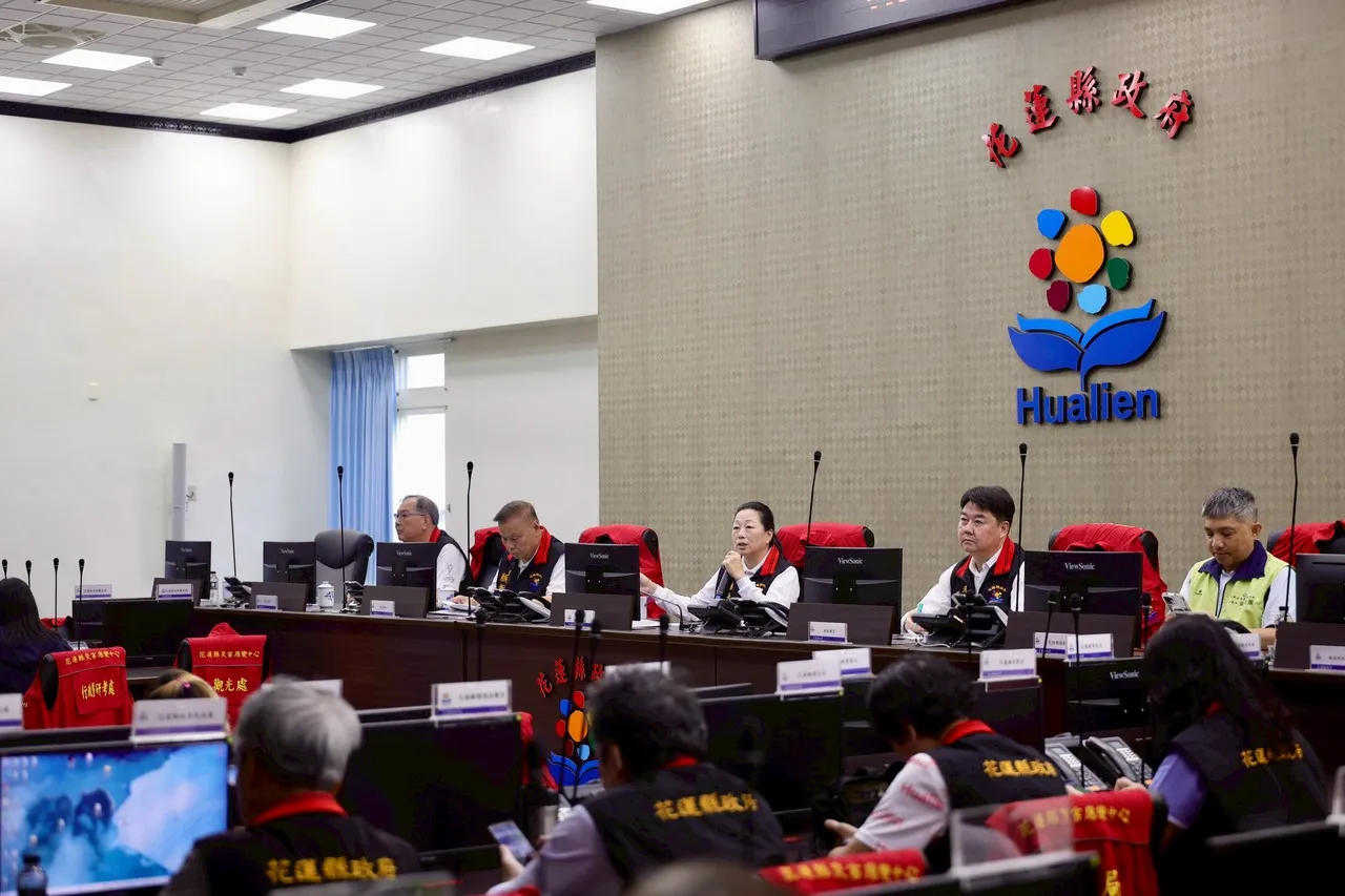 县长徐榛蔚坐镇防灾中心。县府提供