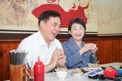 黨魁之爭開打!盧秀燕陪郝龍斌吃播 讚他「對國民黨有使命感」